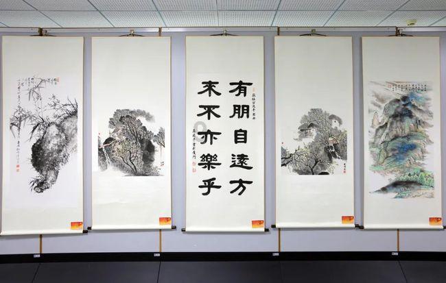 家办喜宴老公没时间他的同学朋友我可以接吗？游戏画面